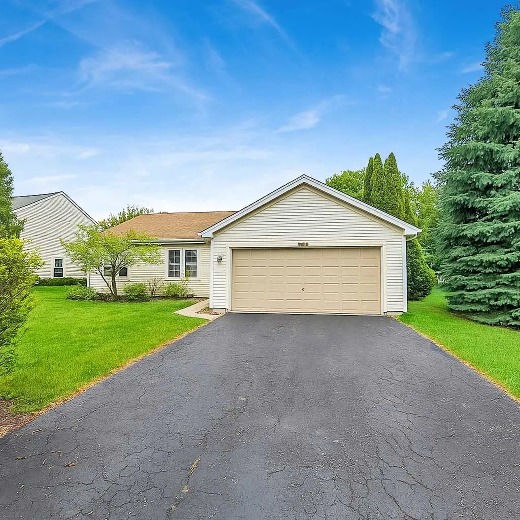 1499 Raven DR, Bolingbrook, IL 60490