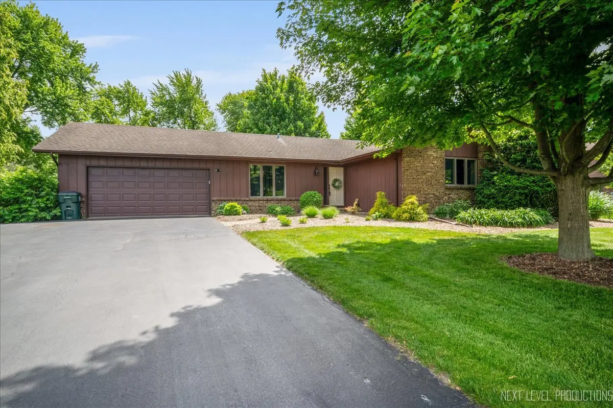 38W277 Monterey DR, Batavia, IL 60510