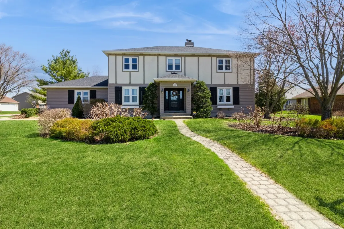 230 S Constitution DR, Aurora, IL 60506