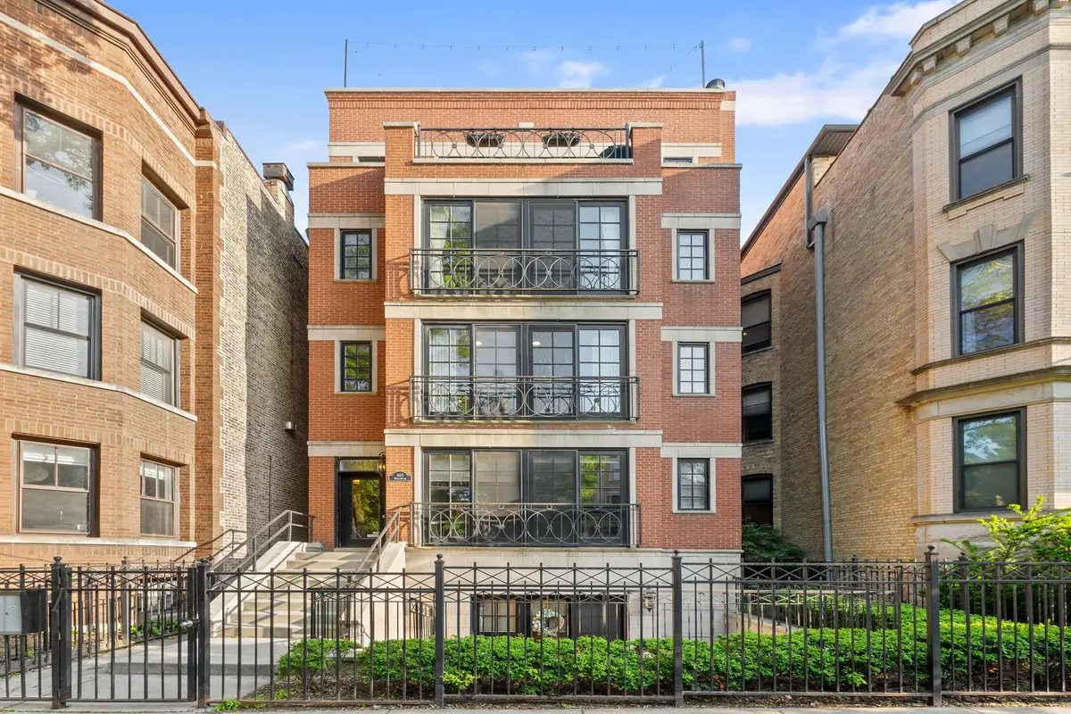 663 W Wellington AVE #1, Chicago, IL 60657