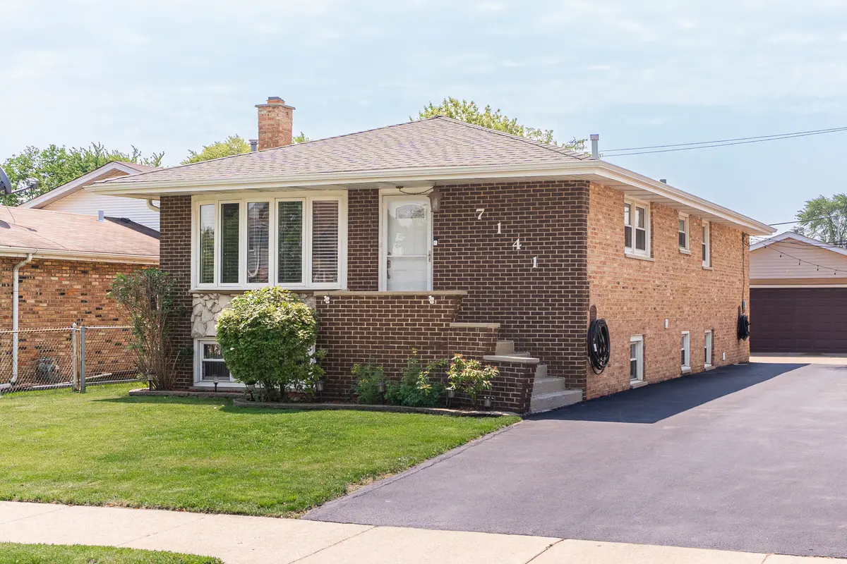 7141 W 72nd ST, Chicago, IL 60638