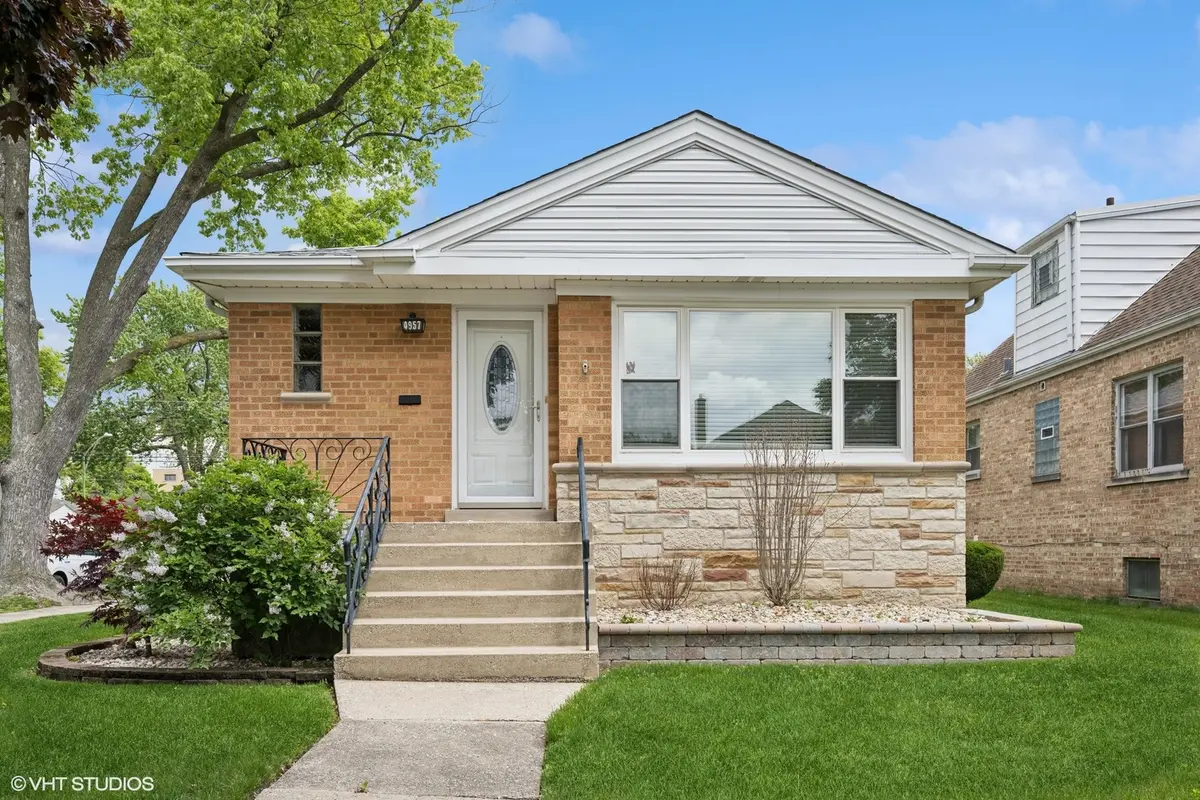 4957 N MEADE AVE, Chicago, IL 60630