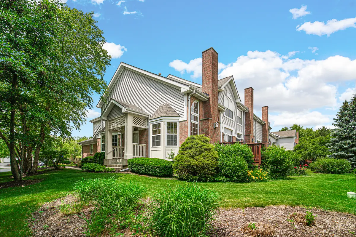 1317 Leonard DR, Schaumburg, IL 60193