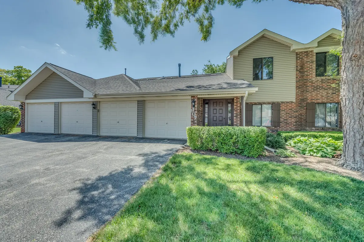 907 Cross Creek DR N #BB2, Roselle, IL 60172