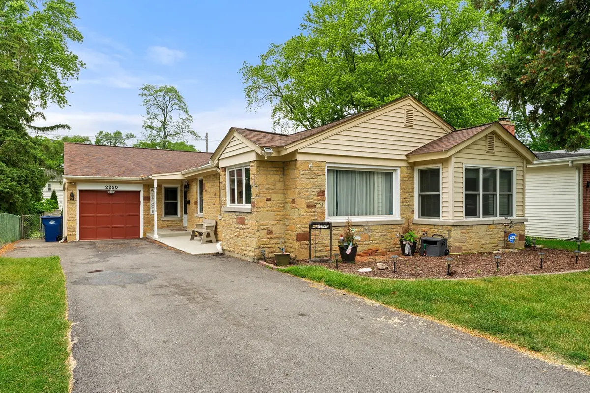 2250 Corona RD, Waukegan, IL 60087