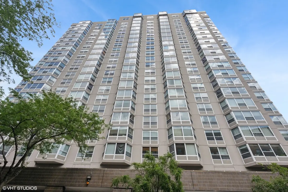720 W GORDON TER #18R, Chicago, IL 60613