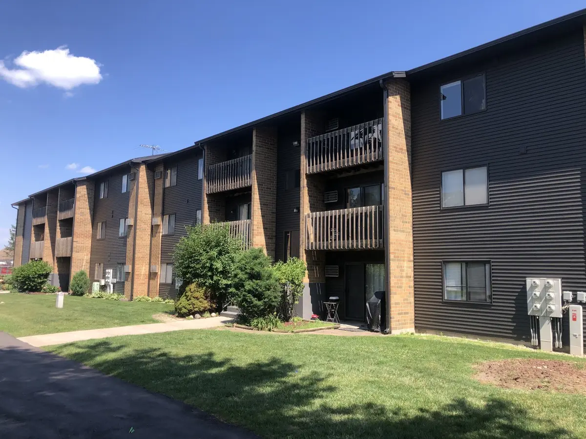 651 Virginia RD #327, Crystal Lake, IL 60014