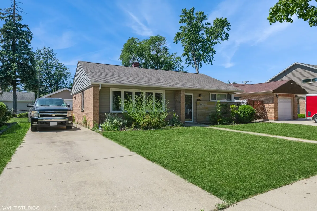 823 E Thacker ST, Des Plaines, IL 60016