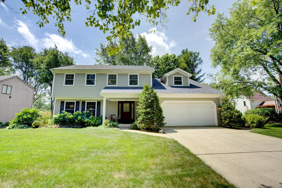 1202 Chateaugay AVE, Naperville, IL 60540