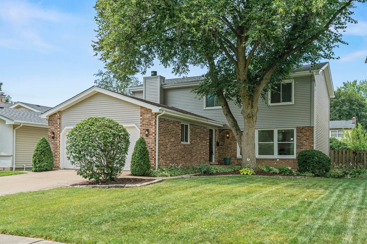 154 Newton AVE, Glen Ellyn, IL 60137