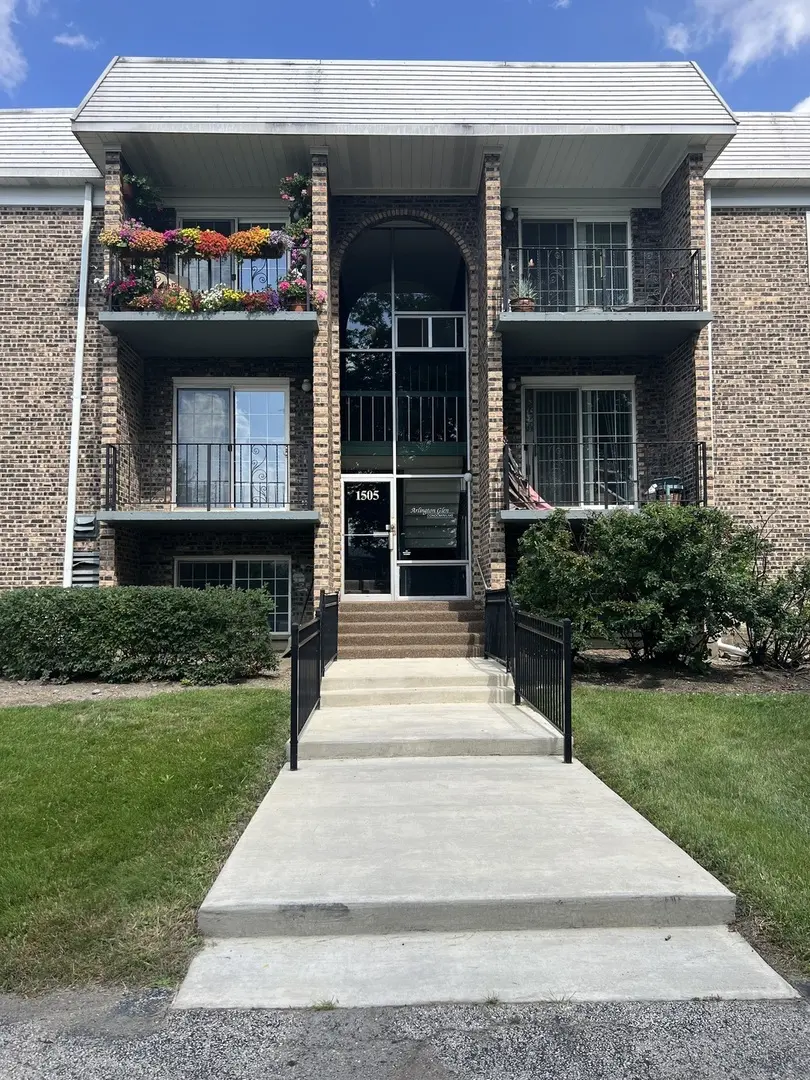 1505 N Windsor DR #206, Arlington Heights, IL 60004