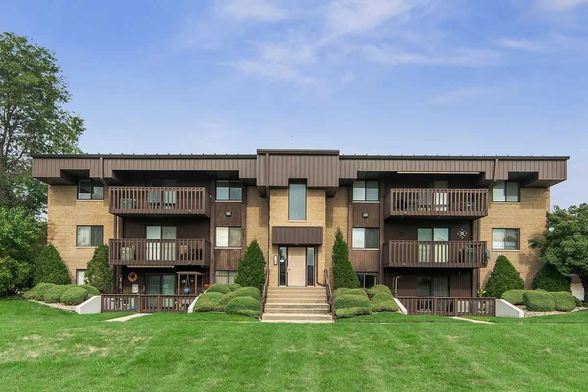 107 Caterpillar DR #3D, Joliet, IL 60436
