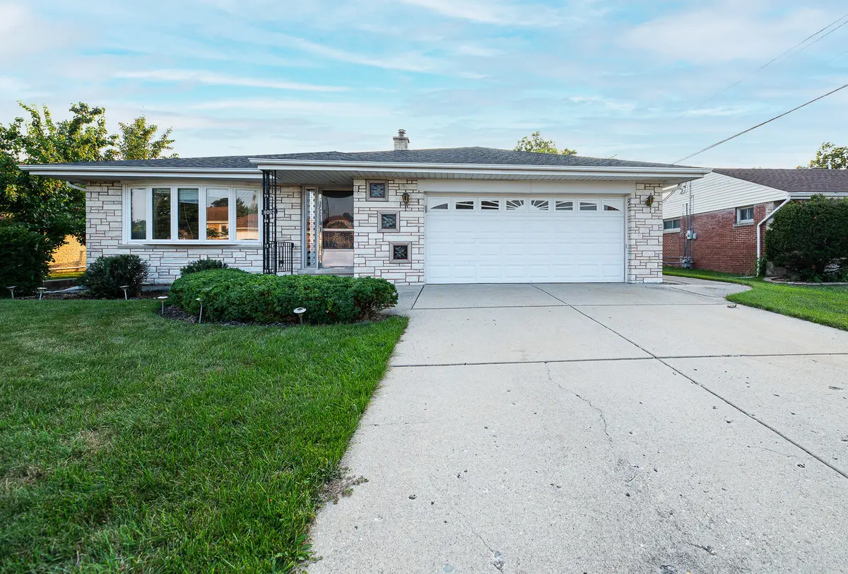 9002 Oleander AVE, Morton Grove, IL 60053