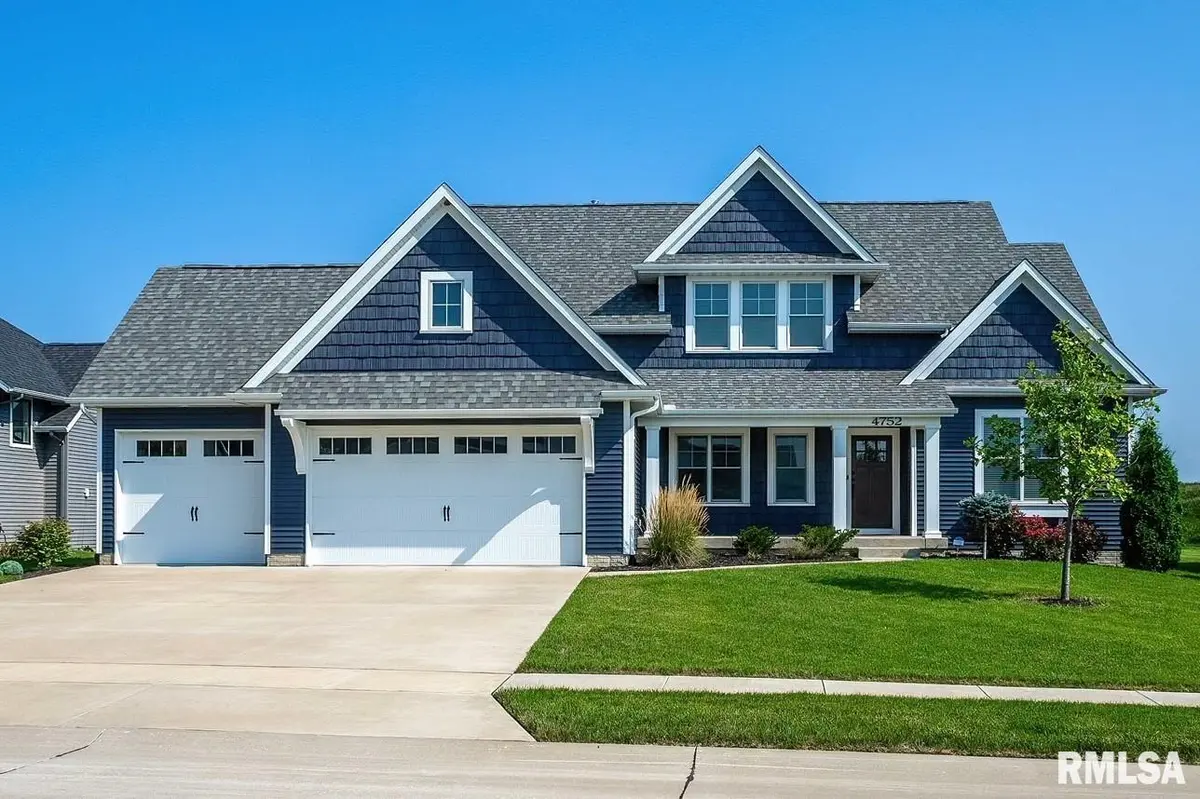 4752 LAKESIDE DR, Bettendorf, IA 52722