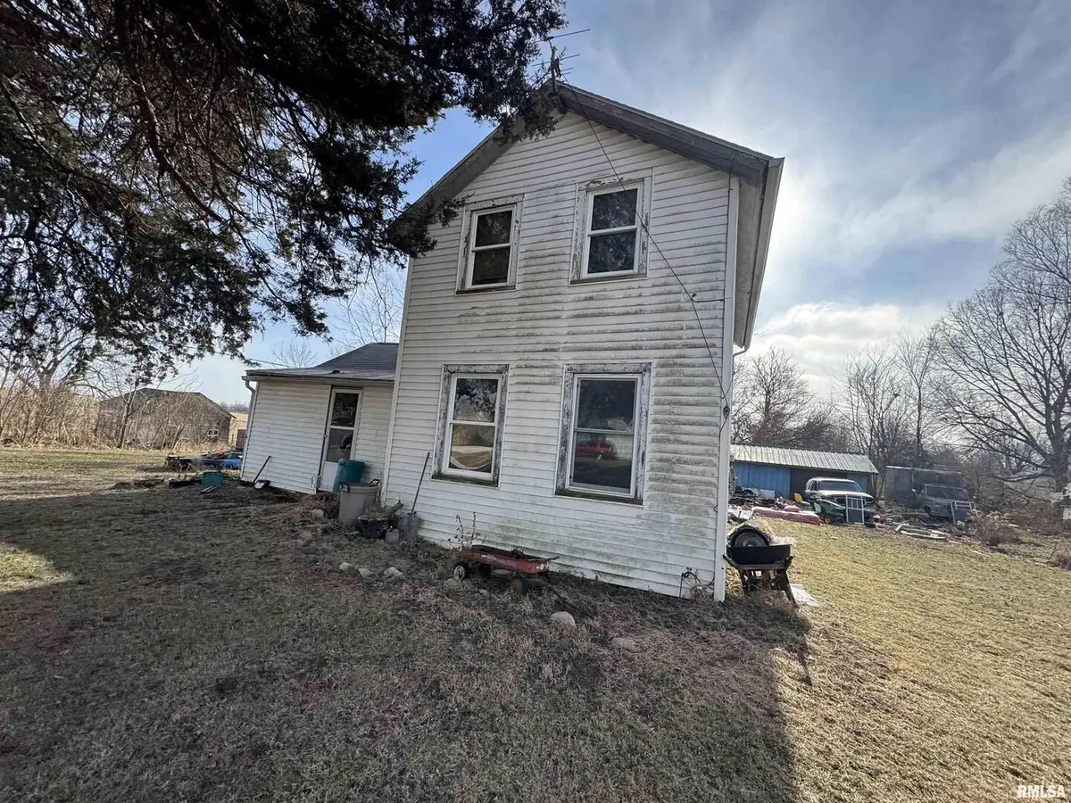 307 E MONROE ST, Altona, IL 61414