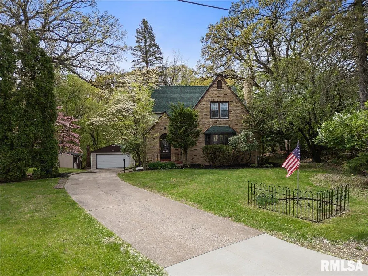 4242 8TH AVE, Moline, IL 61265-2610