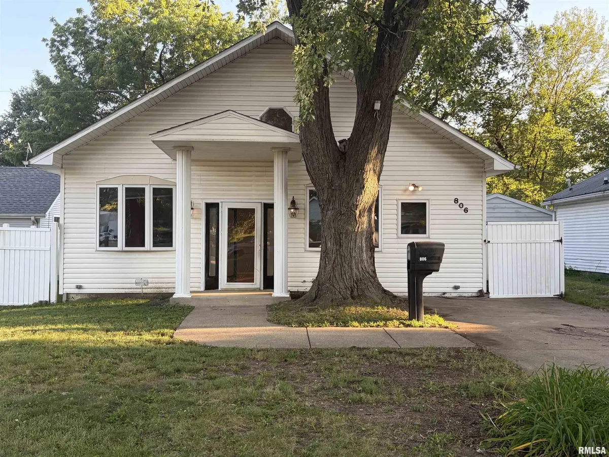 806 E LONDON AVE, Peoria Heights, IL 61616