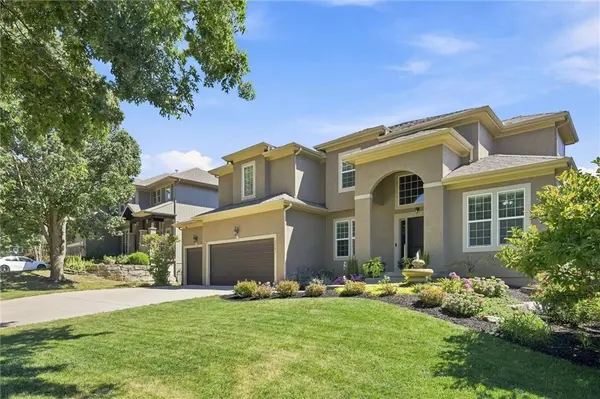 15447 W 164 TER, Olathe, KS 66062