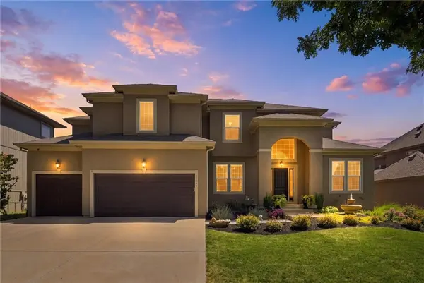 15447 W 164 TER, Olathe, KS 66062