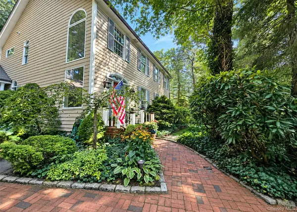 259 Astor DR, Sayville, NY 11782
