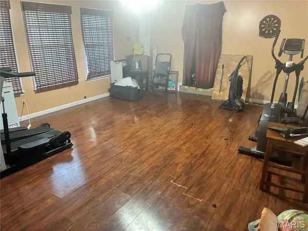 202 Larue LN, Sikeston, MO 63801