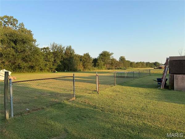 202 Larue LN, Sikeston, MO 63801