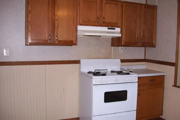 105 E SIXTH ST, Deland, IL 61839