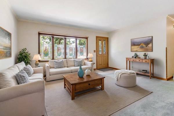 665 S Circle AVE, Port Barrington, IL 60010