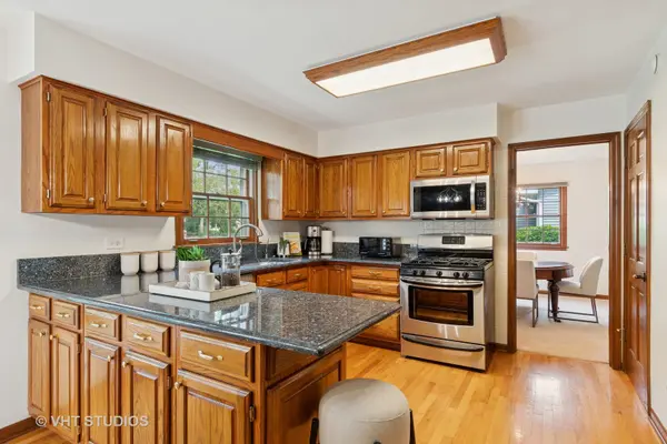 1109 E Gartner RD, Naperville, IL 60540