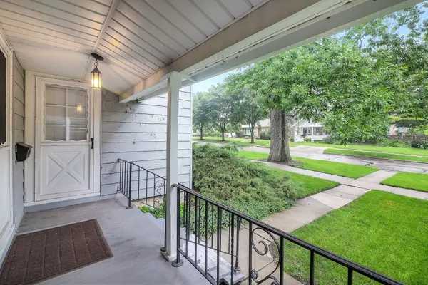210 Spring AVE, Naperville, IL 60540