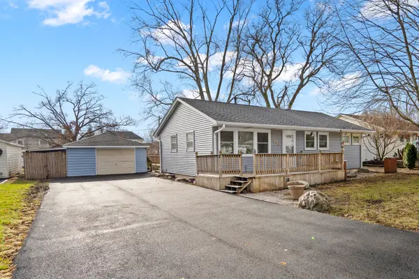 464 Douglas RD, Batavia, IL 60510