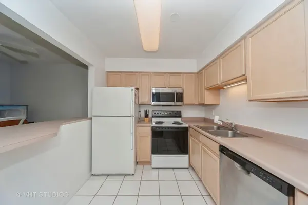 239 W COURT OF SHOREWOOD CT #3A, Vernon Hills, IL 60061
