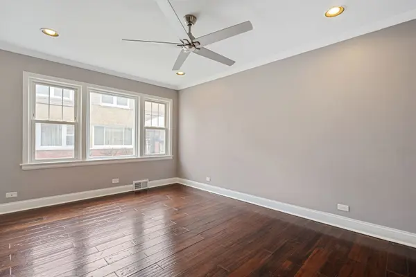 1027 Bellwood AVE #E, Bellwood, IL 60104