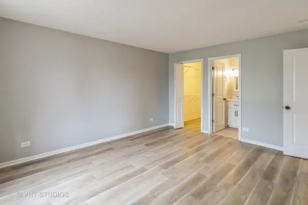 920 Surrey DR #1A, Schaumburg, IL 60193