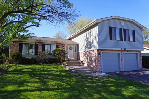 2240 Greenbay DR, Hanover Park, IL 60133