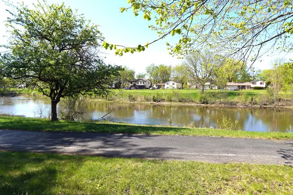 2240 Greenbay DR, Hanover Park, IL 60133