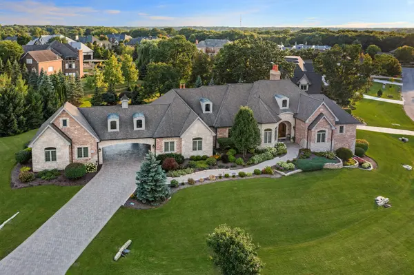 208 Forest Edge DR, Palos Park, IL 60464