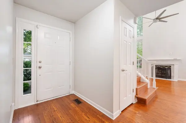 101 Woodbury LN, Lake Bluff, IL 60044