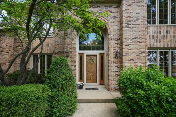2756 Fox River LN, Naperville, IL 60565