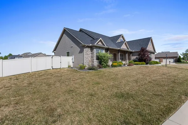 1101 Cascade DR, Savoy, IL 61874
