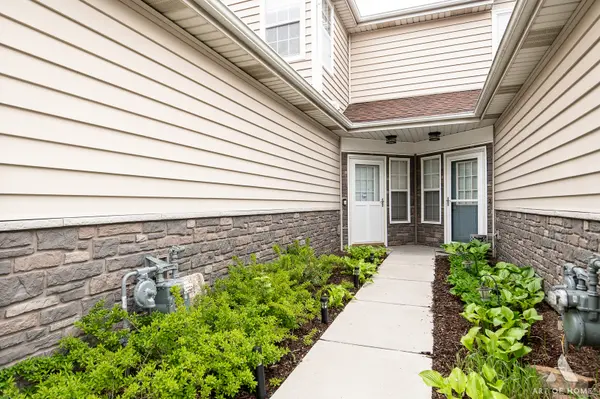 1223 Cranbrook DR, Schaumburg, IL 60193