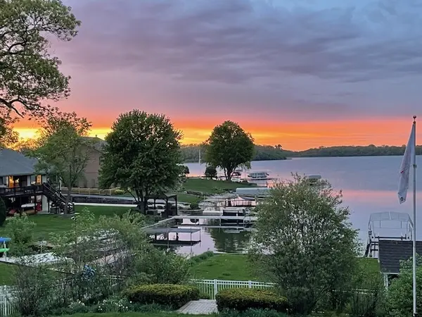 652 E Grand AVE, Lake Villa, IL 60046
