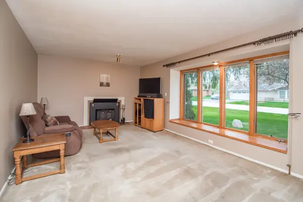 34721 N Iroquois TRL, Mchenry, IL 60051