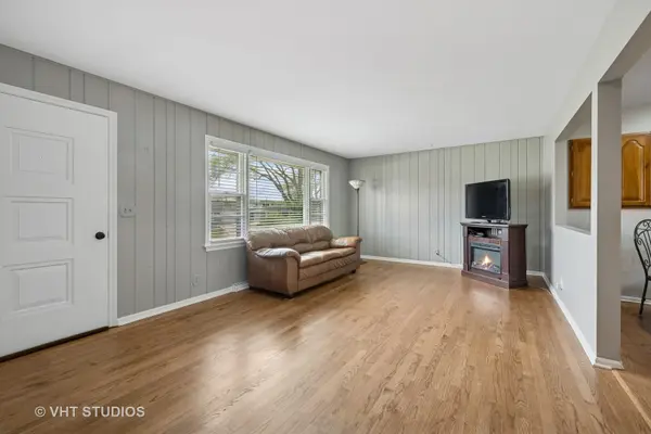 54 Burton AVE, Cary, IL 60013