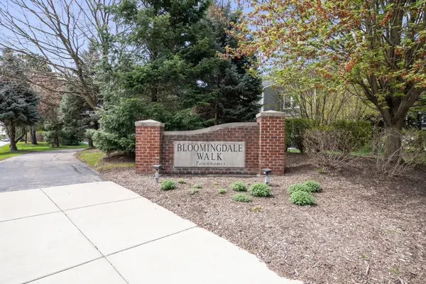 148 Roundtree CT, Bloomingdale, IL 60108