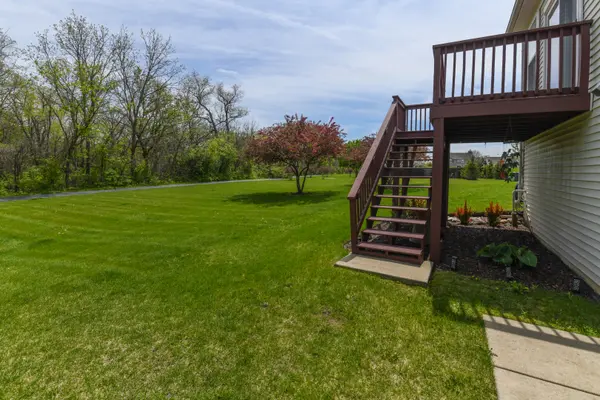 121 Briarwood DR, Gilberts, IL 60136