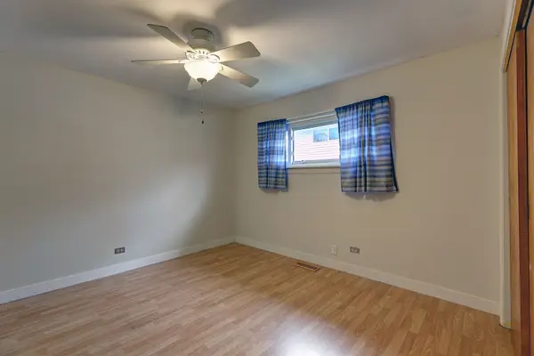 66 W Jeffery AVE, Wheeling, IL 60090