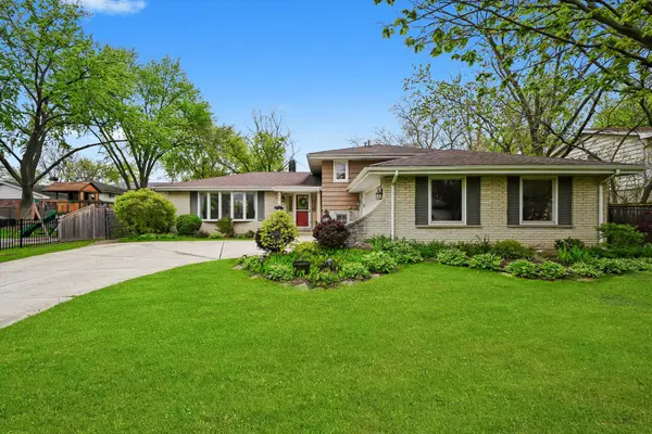7513 Rohrer DR, Downers Grove, IL 60516