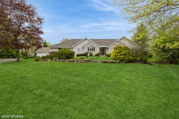 296 Regina LN, Belvidere, IL 61008