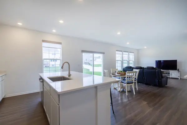 1248 Marlisle DR, Hampshire, IL 60140